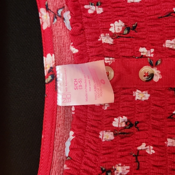 No Boundaries Red Top Small Floral - Picture 3 of 4